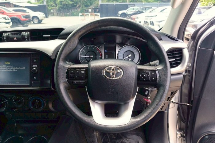 REVO PRE 2020 2.4 ENTRY AT DOUBLE CAB SILVER  1182 full