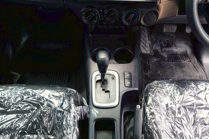 REVO PRE 2020 2.4 ENTRY AT DOUBLE CAB SILVER  1182 full