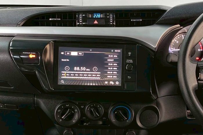 REVO PRE 2020 2.4 ENTRY AT DOUBLE CAB SILVER  1338 full
