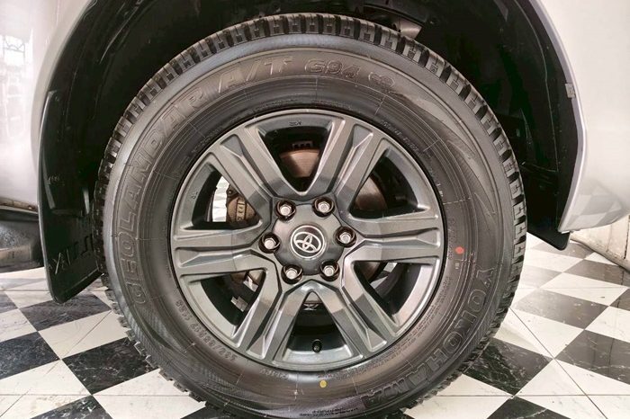 REVO PRE 2020 2.4 ENTRY AT DOUBLE CAB SILVER  1338 full
