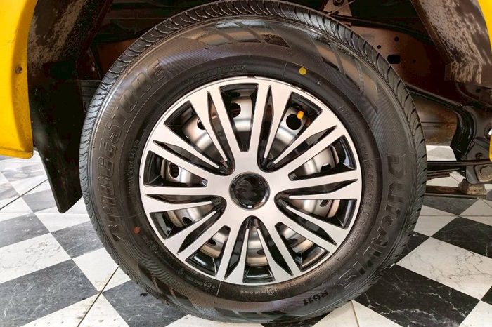 REVO 2WD 2018 2.4J MT STANDARD YELLOW  1449 full