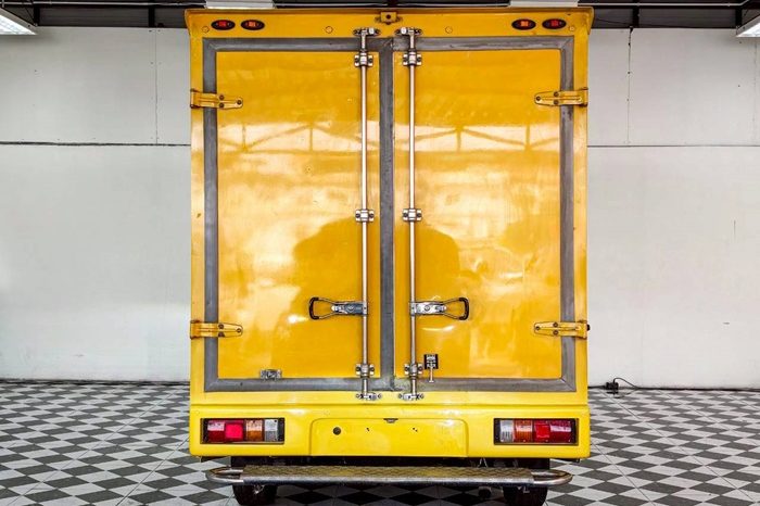 REVO 2WD 2018 2.4J MT STANDARD YELLOW  1449 full