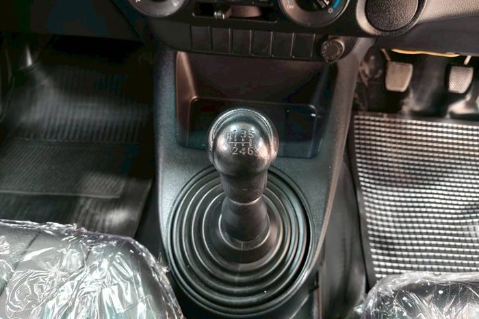 REVO 2WD 2018 2.4J MT STANDARD YELLOW  1449 full