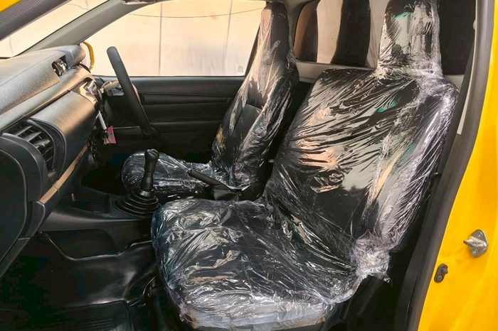 REVO 2WD 2018 2.4J MT STANDARD YELLOW  1464 full