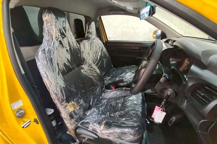 REVO 2WD 2018 2.4J MT STANDARD YELLOW  1464 full