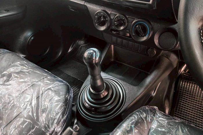 REVO 2WD 2018 2.4J MT STANDARD YELLOW  1464 full