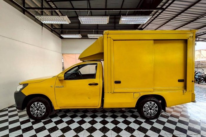 REVO 2WD 2018 2.4J MT STANDARD YELLOW  1480 full