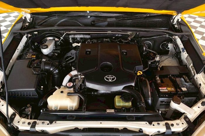 REVO 2WD 2018 2.4J MT STANDARD YELLOW  1480 full