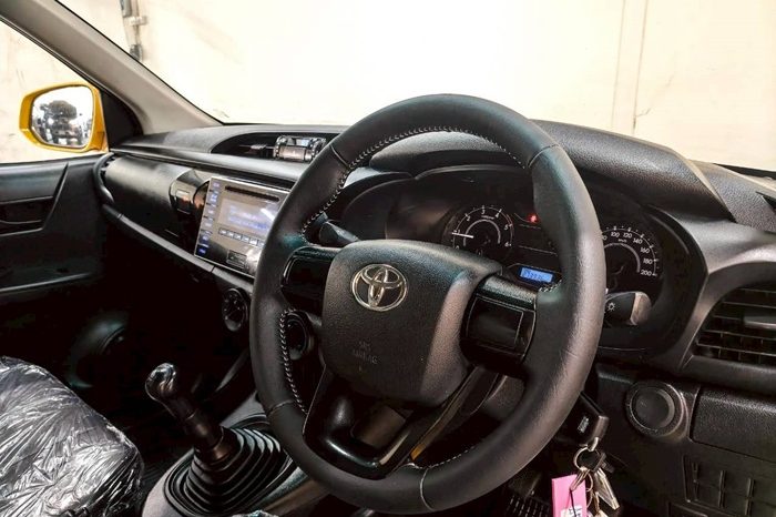 REVO 2WD 2018 2.4J MT STANDARD YELLOW  1480 full