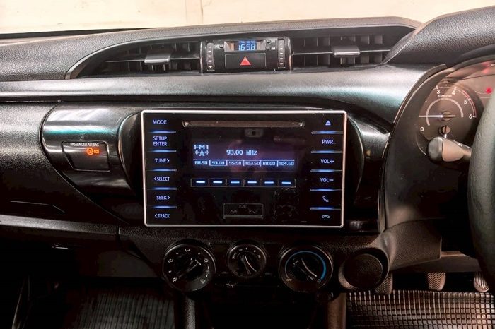 REVO 2WD 2018 2.4J MT STANDARD YELLOW  1480 full