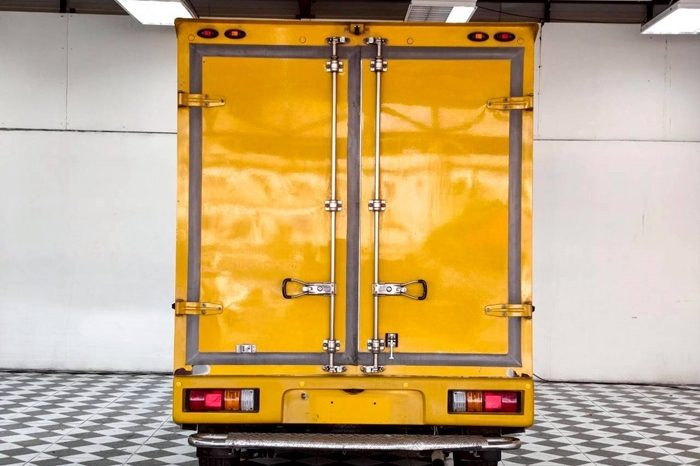 REVO 2WD 2018 2.4J MT STANDARD YELLOW  1480 full