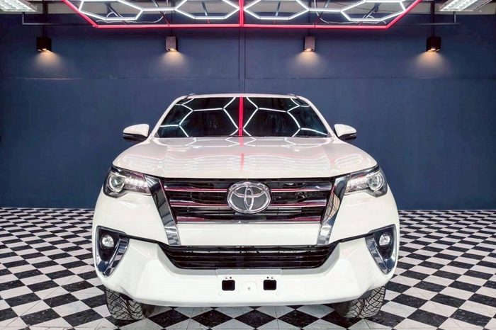 TOYOTA 2WD 2019 2.4V AT FORTUNER WHITE  1490 full