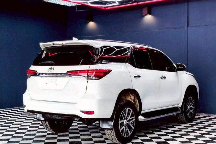 TOYOTA 2WD 2019 2.4V AT FORTUNER WHITE  1490 full