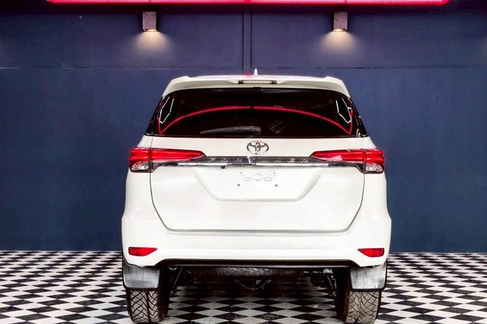 TOYOTA 2WD 2019 2.4V AT FORTUNER WHITE  1490 full