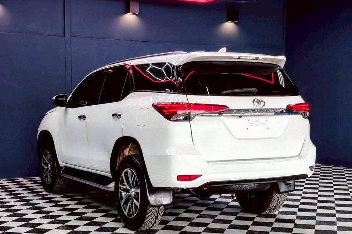 TOYOTA 2WD 2019 2.4V AT FORTUNER WHITE  1490 full