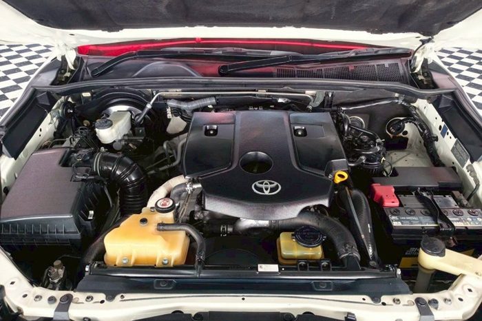 TOYOTA 2WD 2019 2.4V AT FORTUNER WHITE  1490 full