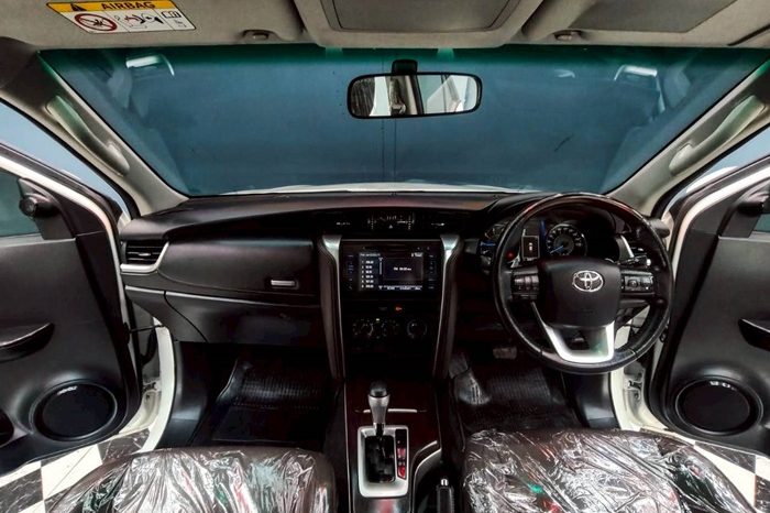 TOYOTA 2WD 2019 2.4V AT FORTUNER WHITE  1490 full