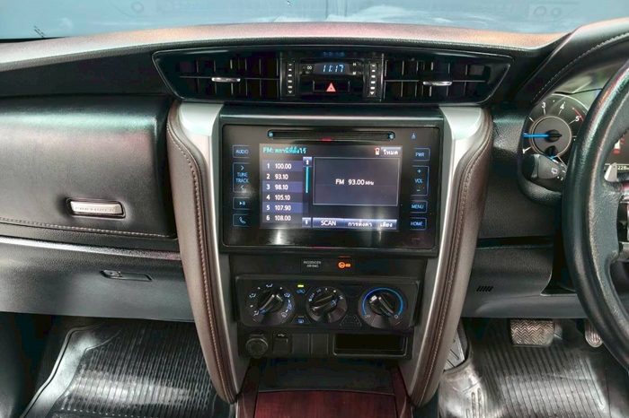 TOYOTA 2WD 2019 2.4V AT FORTUNER WHITE  1490 full