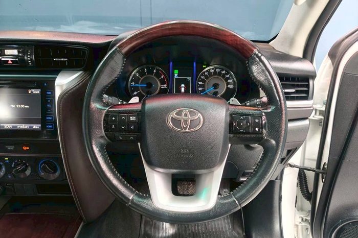 TOYOTA 2WD 2019 2.4V AT FORTUNER WHITE  1490 full