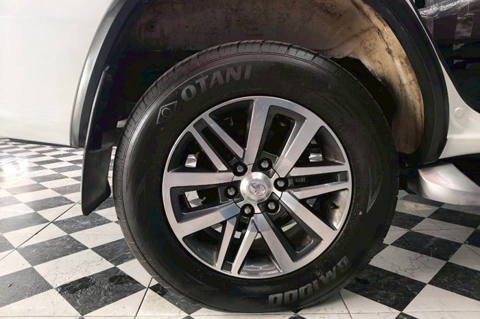 TOYOTA 2WD 2019 2.4V AT FORTUNER WHITE  1490 full
