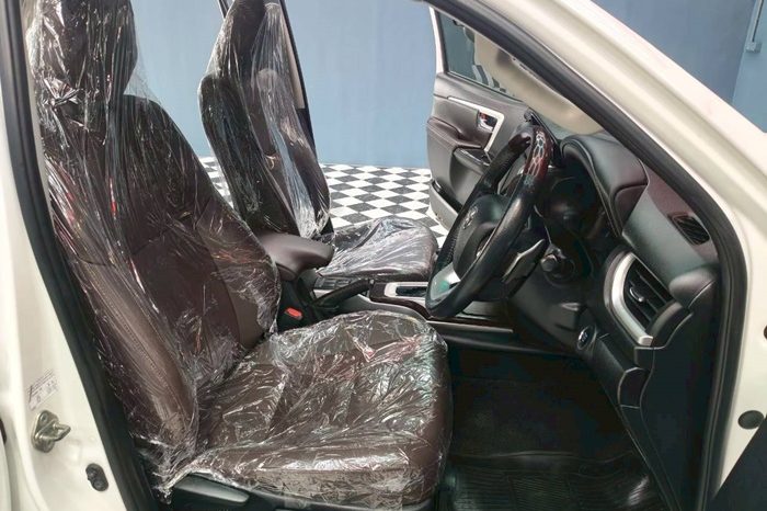 TOYOTA 2WD 2019 2.4V AT FORTUNER WHITE  1490 full