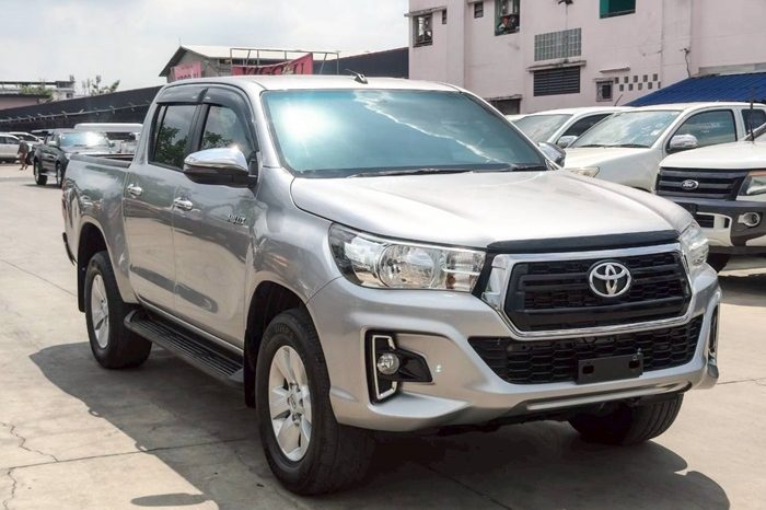 REVO PRE 2019 2.4E AT DOUBLE CAB SILVER  2044 full