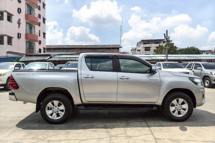 REVO PRE 2019 2.4E AT DOUBLE CAB SILVER  2044 full
