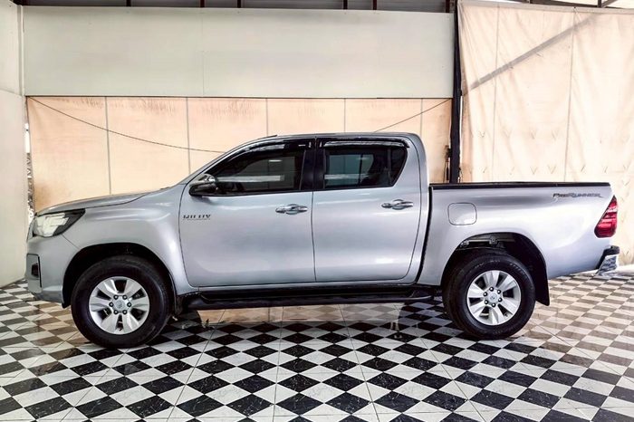 REVO PRE 2019 2.4E AT DOUBLE CAB SILVER  2044 full