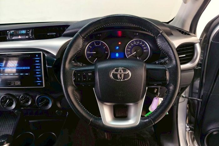 REVO PRE 2019 2.4E AT DOUBLE CAB SILVER  2044 full