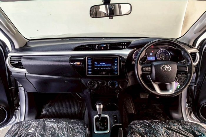 REVO PRE 2019 2.4E AT DOUBLE CAB SILVER  2044 full