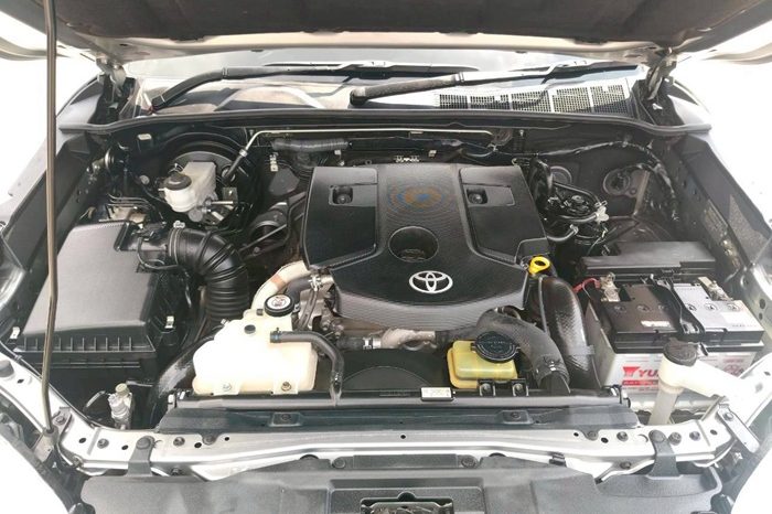 REVO PRE 2019 2.4E AT DOUBLE CAB SILVER  2044 full