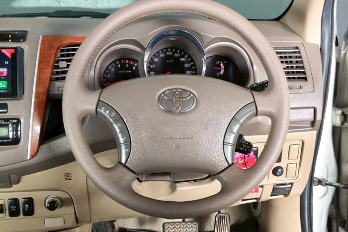 TOYOTA 4WD 2010 3.0V AT FORTUNER SILVER  2167 full