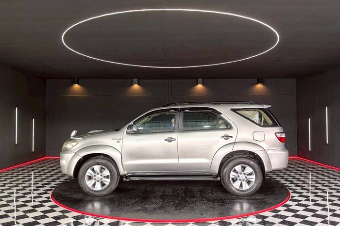 TOYOTA 4WD 2010 3.0V AT FORTUNER SILVER  2167 full