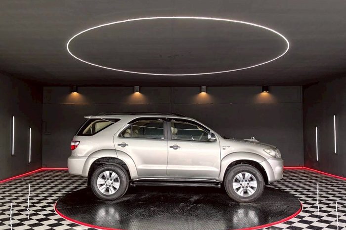 TOYOTA 4WD 2010 3.0V AT FORTUNER SILVER  2167 full