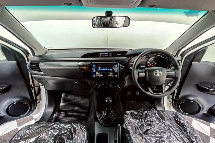 REVO 2WD 2019 2.4J MT SMART CAB WHITE  225 full