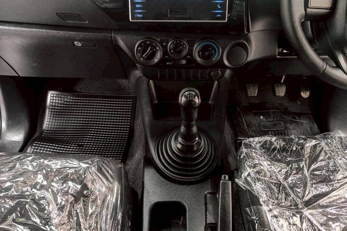 REVO 2WD 2019 2.4J MT SMART CAB WHITE  225 full