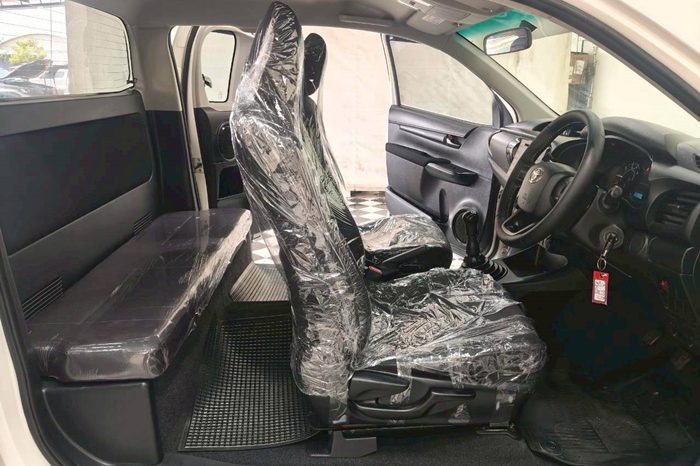 REVO 2WD 2019 2.4J MT SMART CAB WHITE  225 full