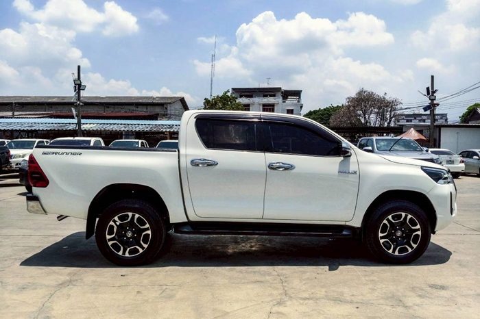 REVO PRE 2020 2.4 MID AT DOUBLE CAB WHITE  2366 full