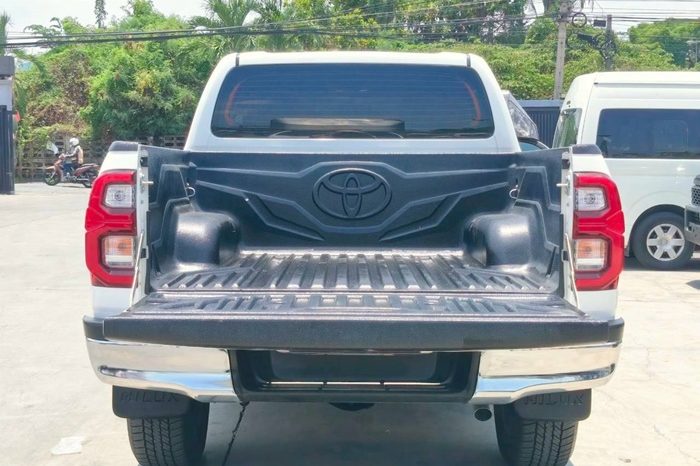 REVO PRE 2020 2.4 MID AT DOUBLE CAB WHITE  2366 full