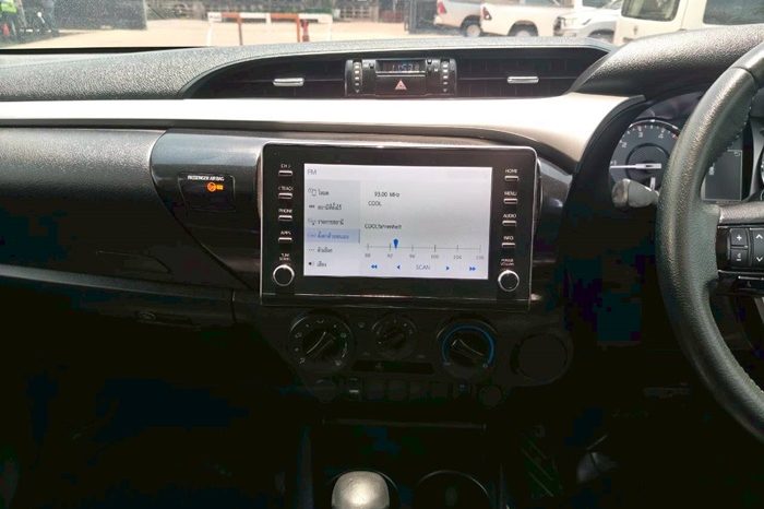 REVO PRE 2020 2.4 MID AT DOUBLE CAB WHITE  2366 full