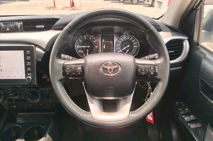 REVO PRE 2020 2.4 MID AT DOUBLE CAB WHITE  2366 full