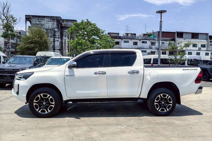 REVO PRE 2020 2.4 MID AT DOUBLE CAB WHITE  2366 full