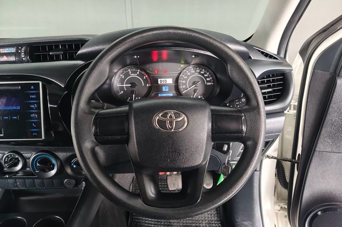 REVO 4WD 2020 2.4E AT SMART CAB WHITE  254 full