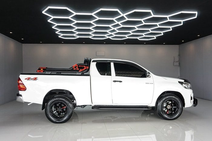 REVO 4WD 2020 2.4E AT SMART CAB WHITE  254 full