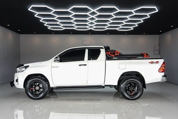 REVO 4WD 2020 2.4E AT SMART CAB WHITE  254 full