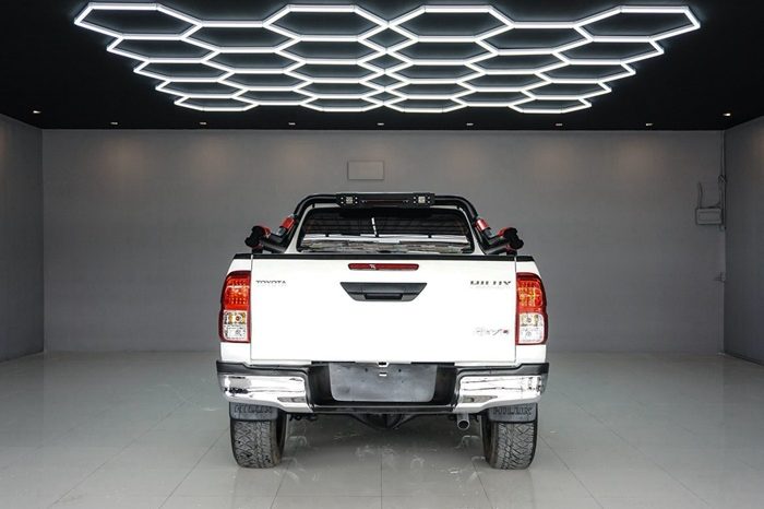 REVO 4WD 2020 2.4E AT SMART CAB WHITE  254 full
