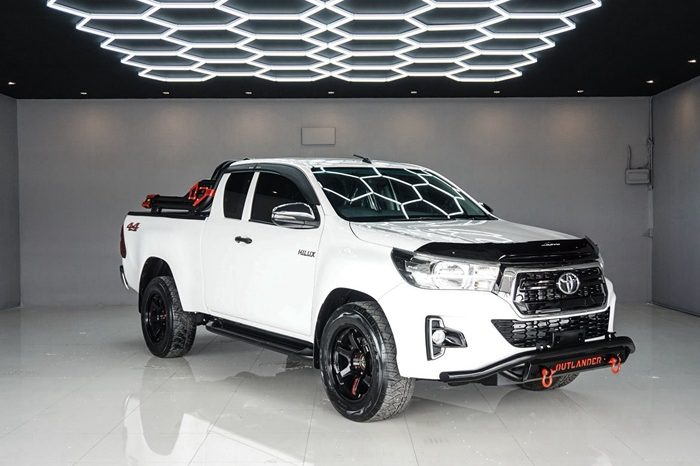 REVO 4WD 2020 2.4E AT SMART CAB WHITE  254 full