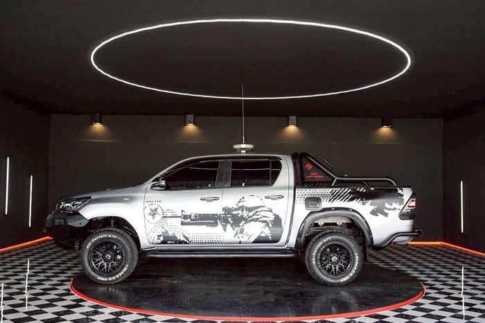 REVO PRE 2021 2.4 MID AT DOUBLE CAB SILVER  2568 full