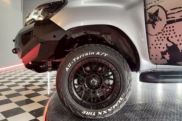 REVO PRE 2021 2.4 MID AT DOUBLE CAB SILVER  2568 full