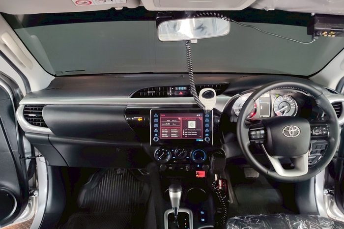REVO PRE 2021 2.4 MID AT DOUBLE CAB SILVER  2568 full